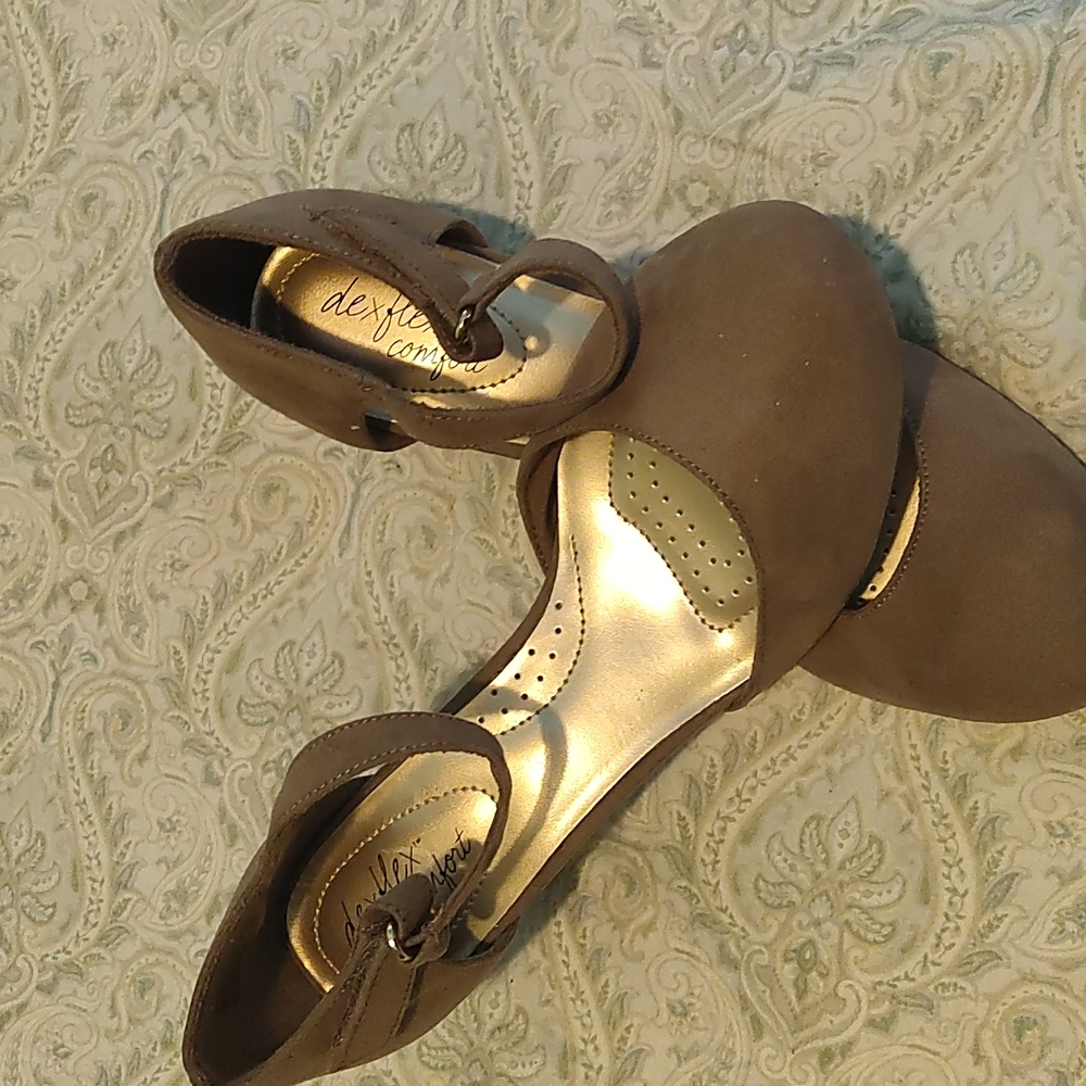 Heels - Picture 2 of 4